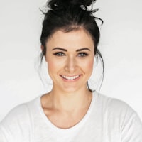 Portrait of Elena Sáez, verified Dynagest client from Madrid, Spain